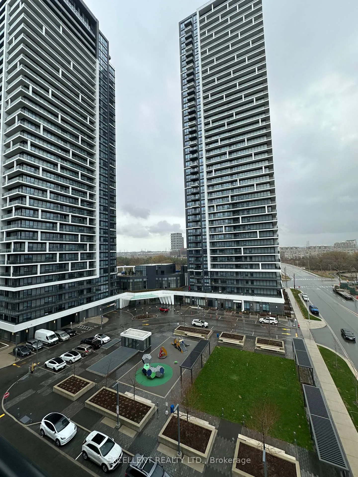 Photo 13 of Unit 805, 38 Water Walk Drive, Markham, Unionville — HOMEH