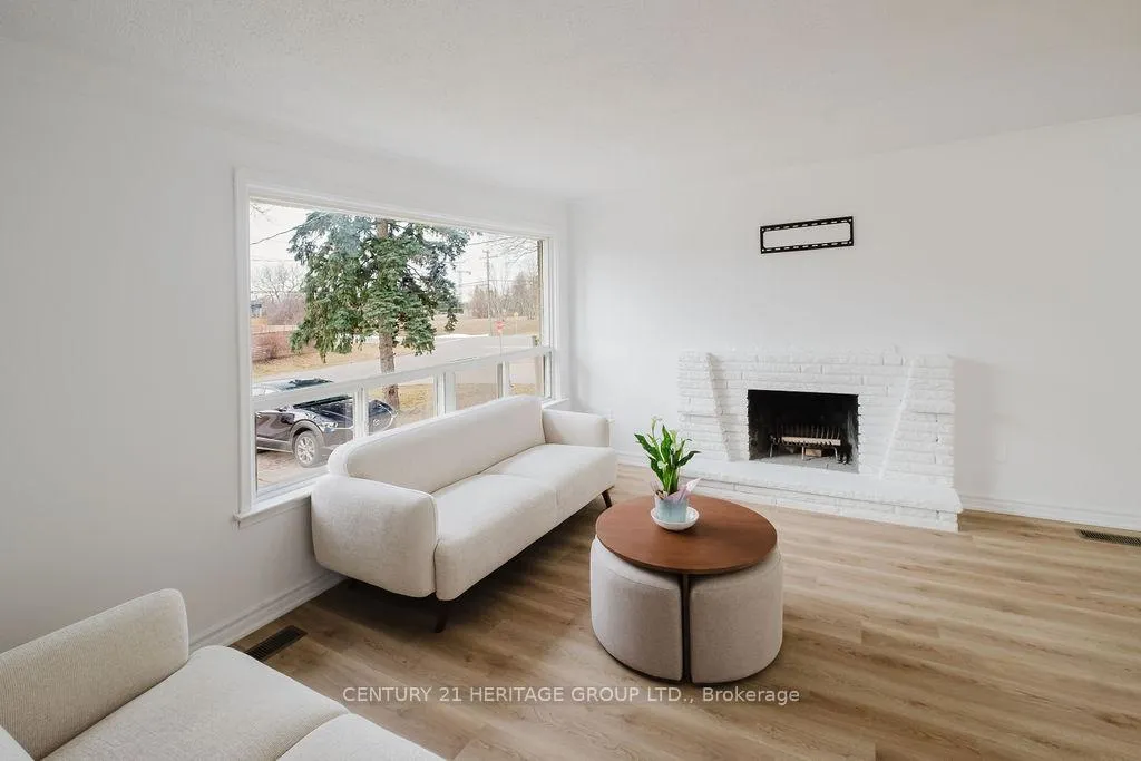 Photo 3 of 142 Kingslynn Drive, King, King City — HOMEH