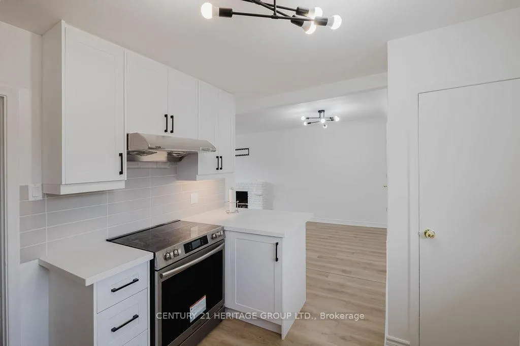 Photo 9 of 142 Kingslynn Drive, King, King City — HOMEH