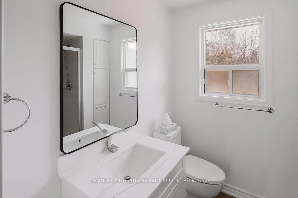 Photo 10 of 142 Kingslynn Drive, King, King City — HOMEH
