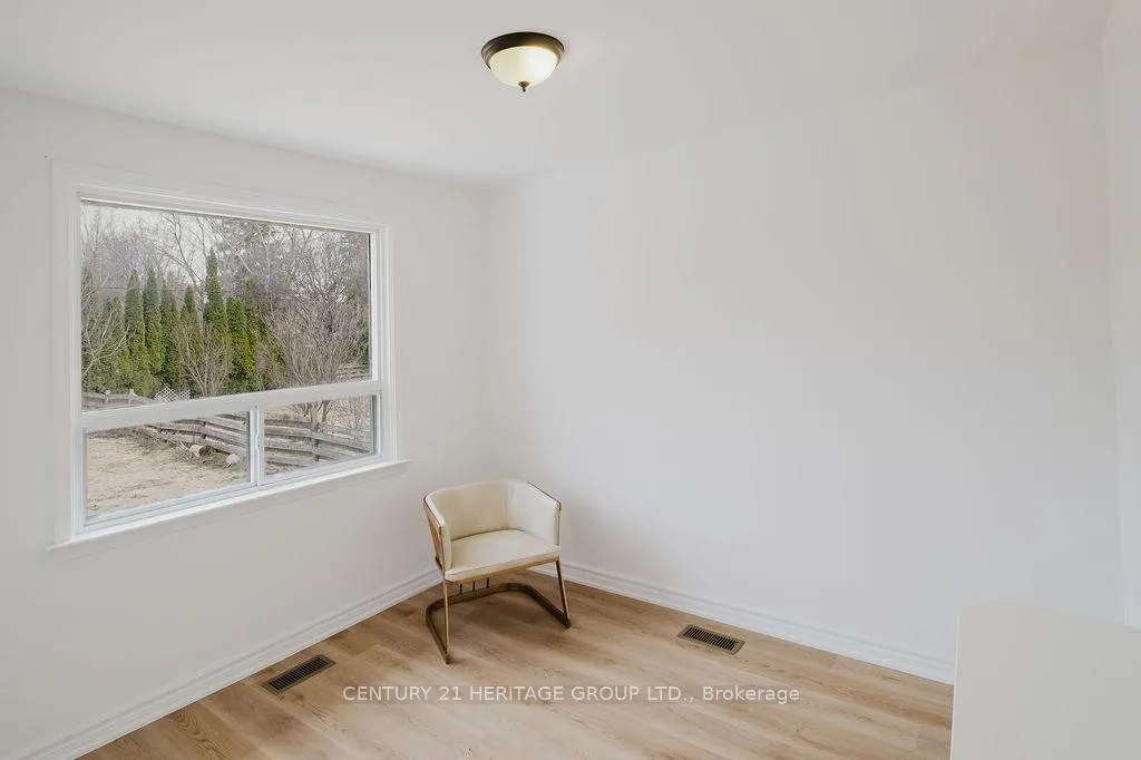 Photo 11 of 142 Kingslynn Drive, King, King City — HOMEH