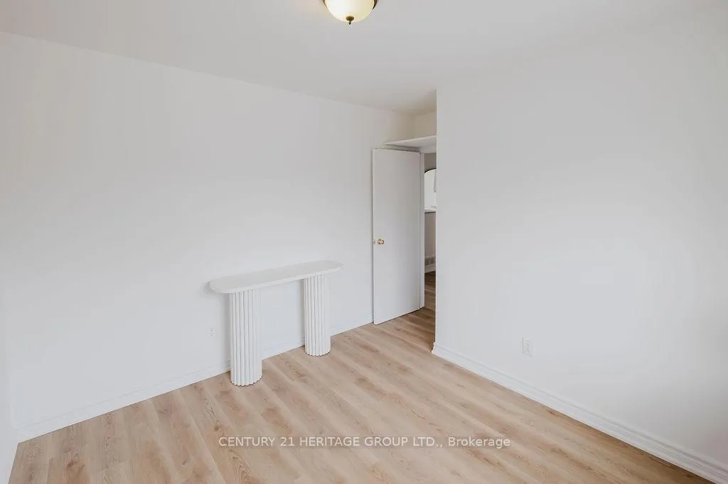 Photo 13 of 142 Kingslynn Drive, King, King City — HOMEH