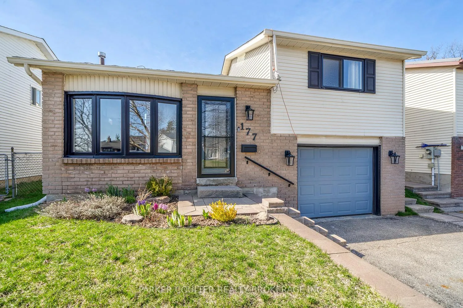 Photo 2 of 177 Burns Circle, Barrie, Northwest — HOMEH