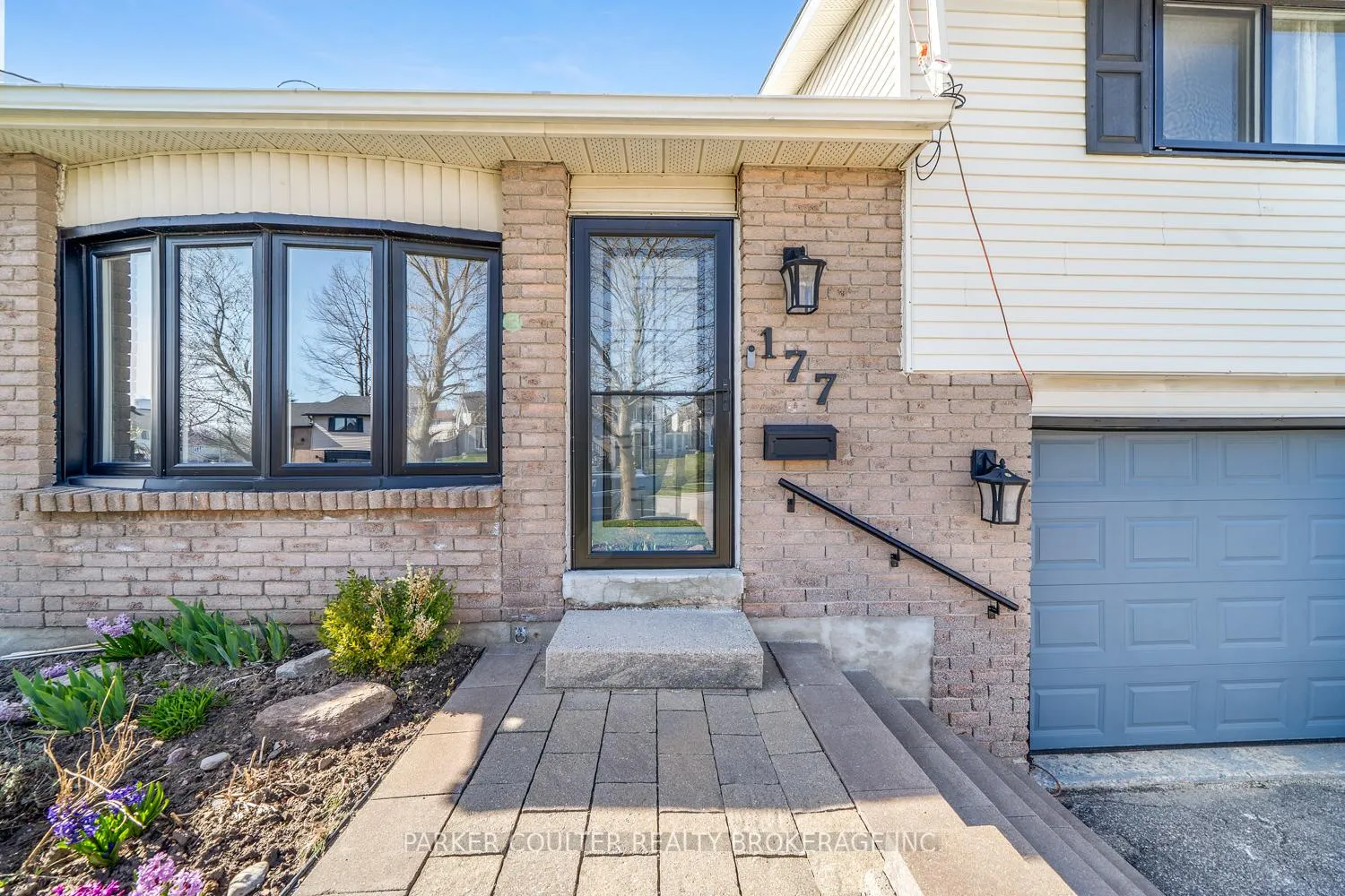 Photo 3 of 177 Burns Circle, Barrie, Northwest — HOMEH