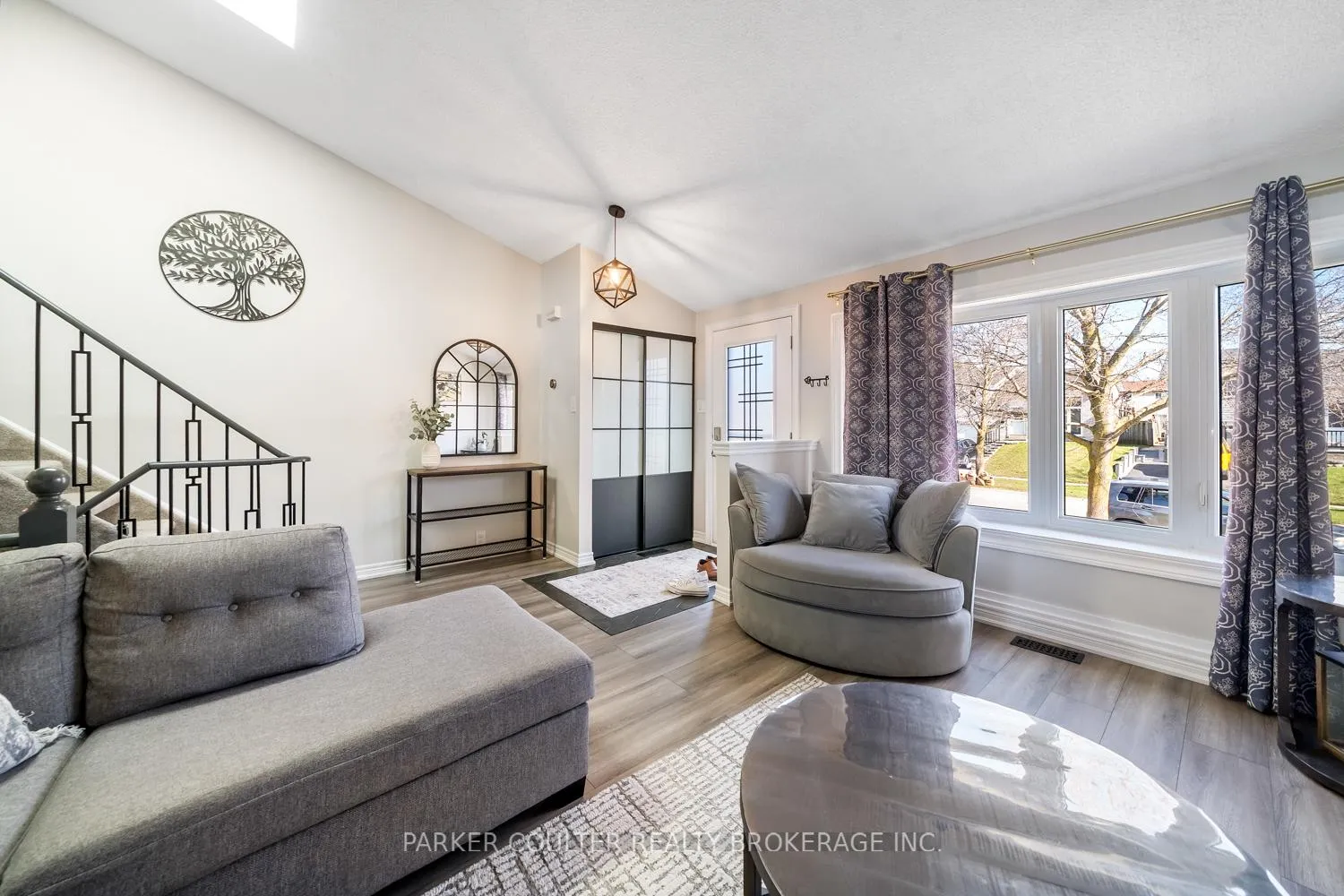 Photo 7 of 177 Burns Circle, Barrie, Northwest — HOMEH