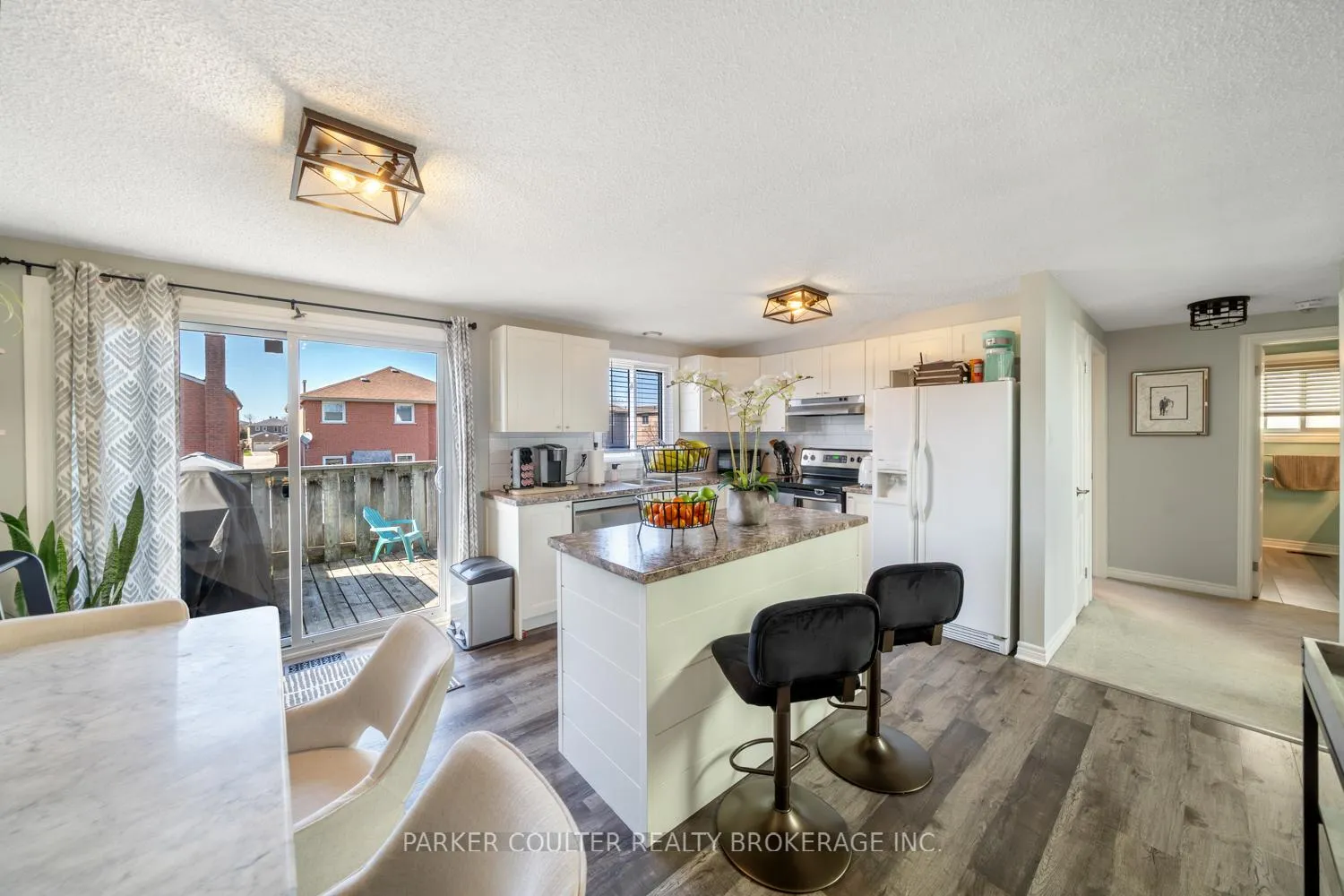 Photo 9 of 177 Burns Circle, Barrie, Northwest — HOMEH