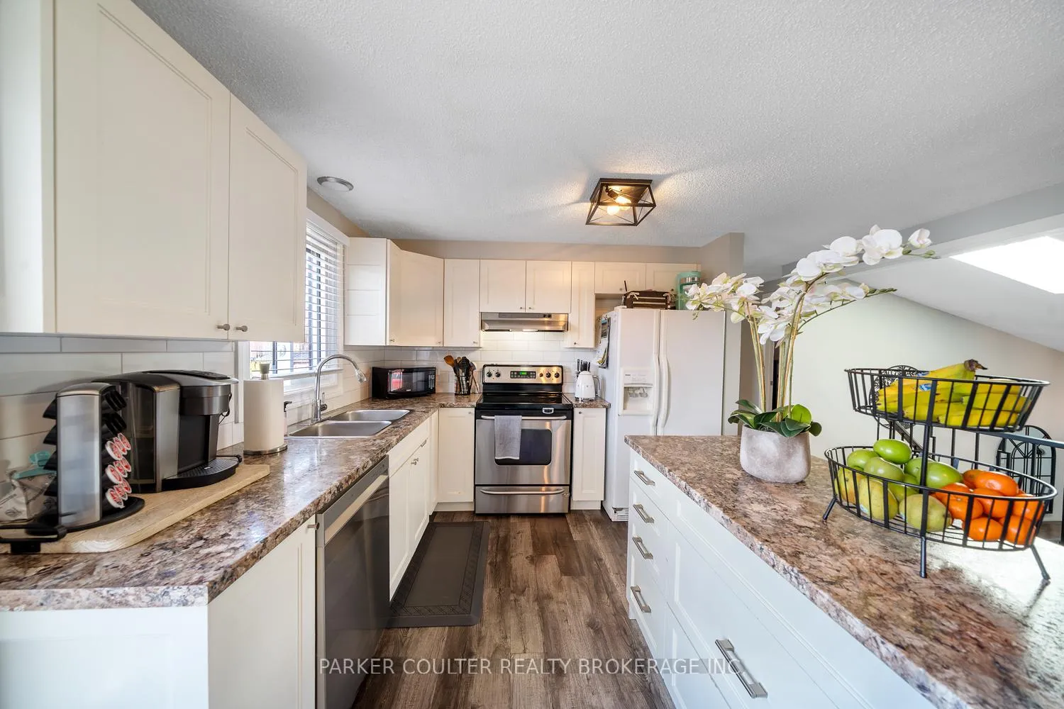 Photo 11 of 177 Burns Circle, Barrie, Northwest — HOMEH