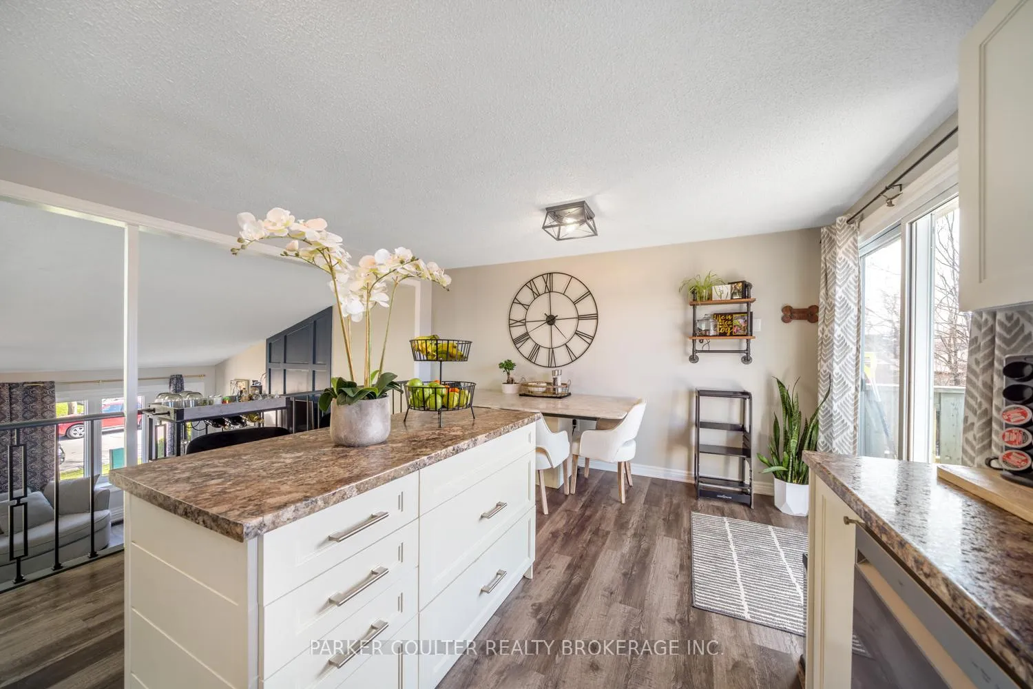 Photo 13 of 177 Burns Circle, Barrie, Northwest — HOMEH