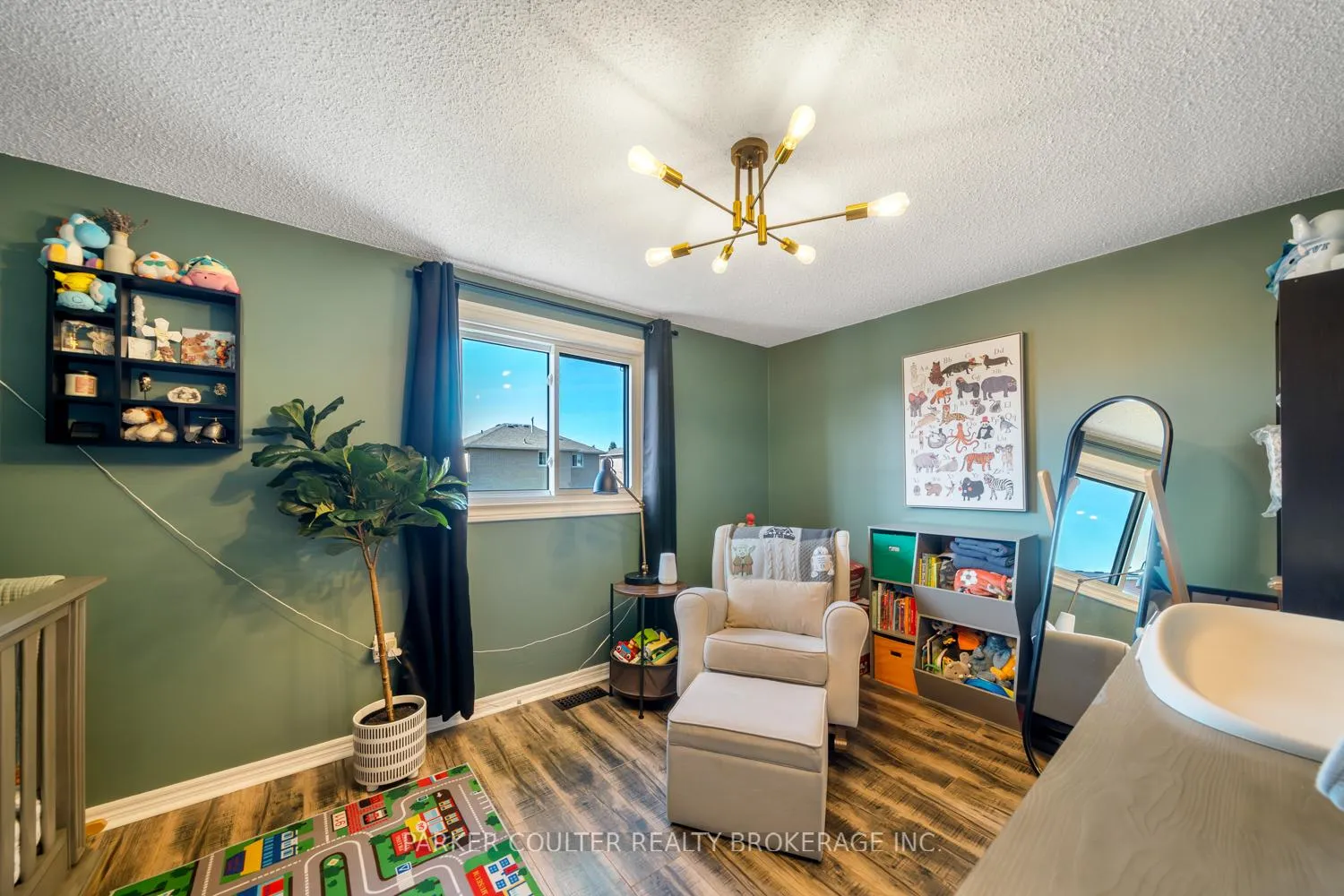 Photo 14 of 177 Burns Circle, Barrie, Northwest — HOMEH