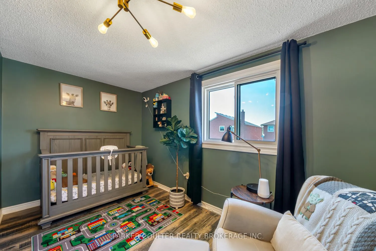 Photo 15 of 177 Burns Circle, Barrie, Northwest — HOMEH