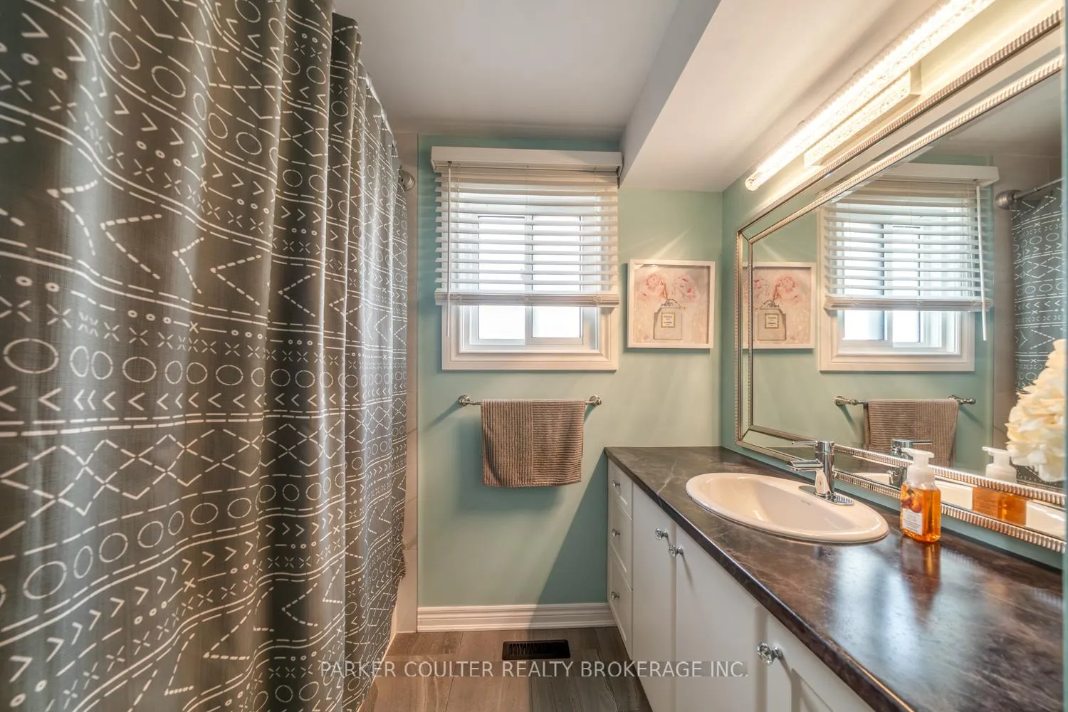 Photo 18 of 177 Burns Circle, Barrie, Northwest — HOMEH