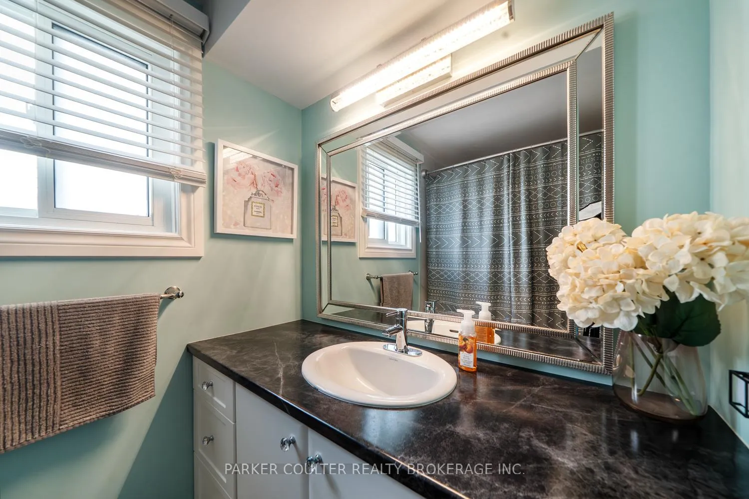 Photo 19 of 177 Burns Circle, Barrie, Northwest — HOMEH