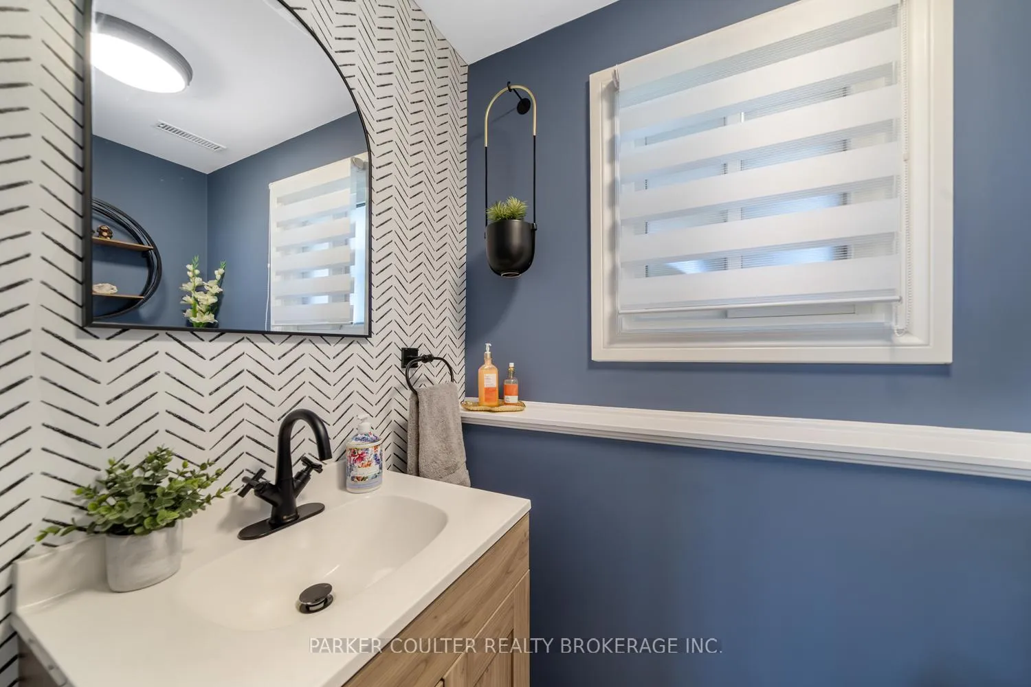 Photo 23 of 177 Burns Circle, Barrie, Northwest — HOMEH