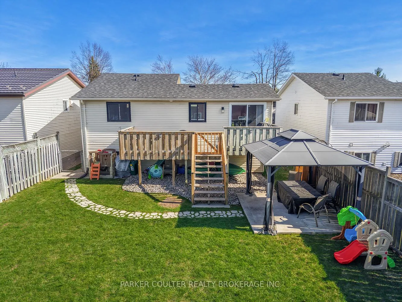 Photo 28 of 177 Burns Circle, Barrie, Northwest — HOMEH