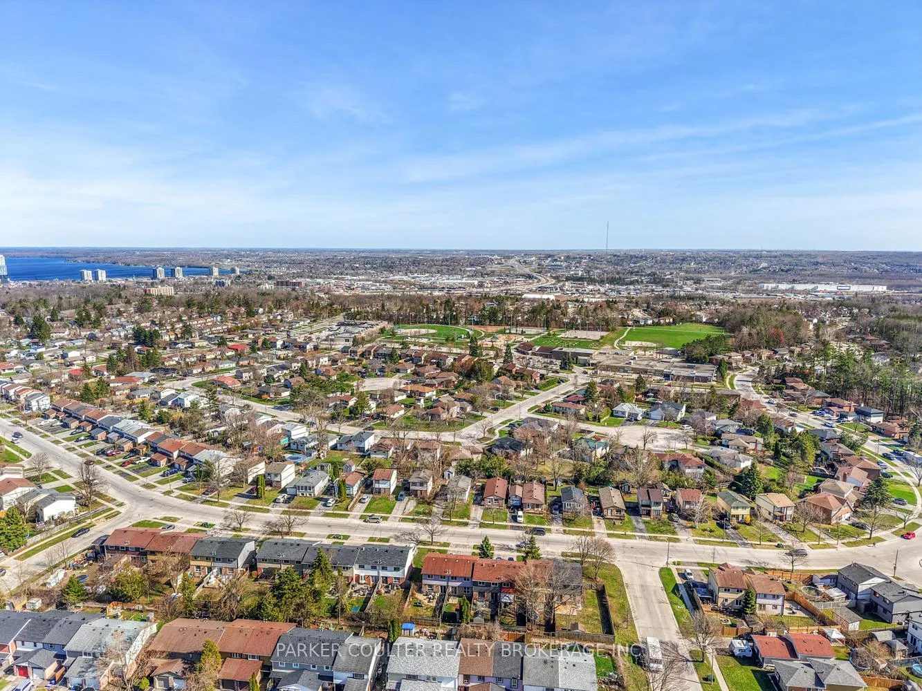 Photo 32 of 177 Burns Circle, Barrie, Northwest — HOMEH