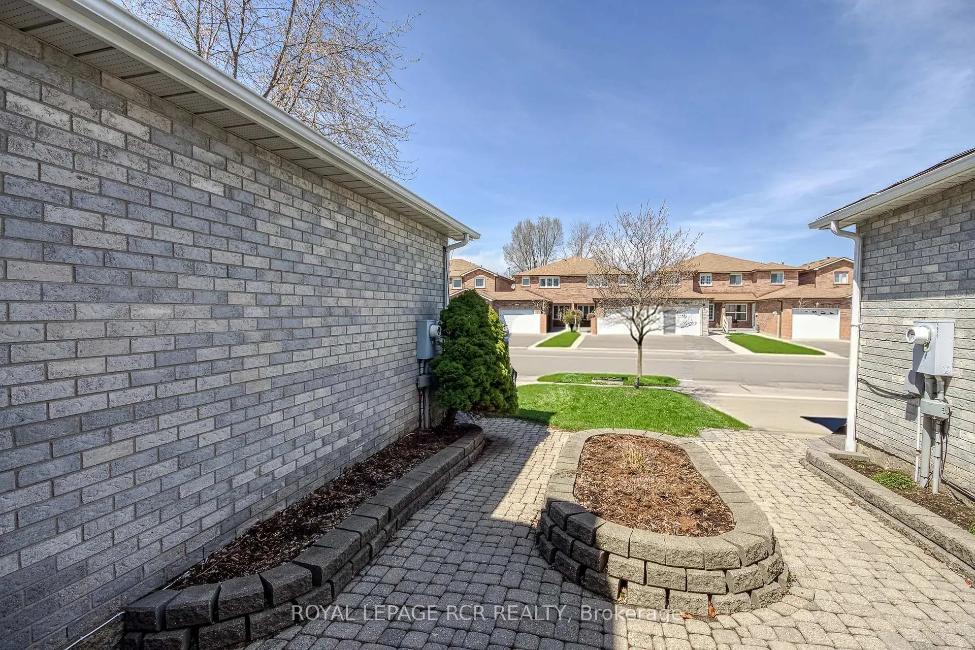 Photo 3 of 38 Ebby Avenue, Brampton, Heart Lake West — HOMEH