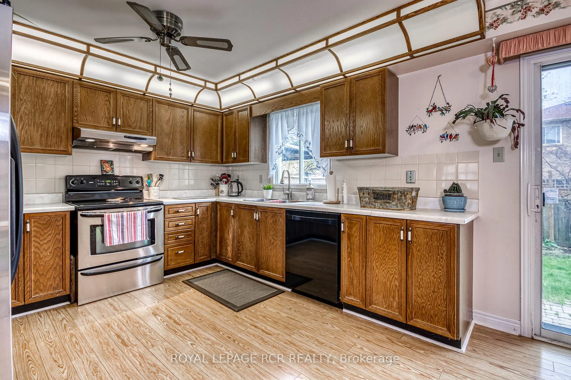 Photo 12 of 38 Ebby Avenue, Brampton, Heart Lake West — HOMEH