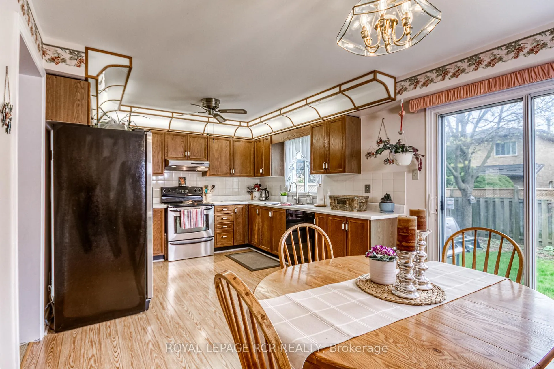 Photo 16 of 38 Ebby Avenue, Brampton, Heart Lake West — HOMEH