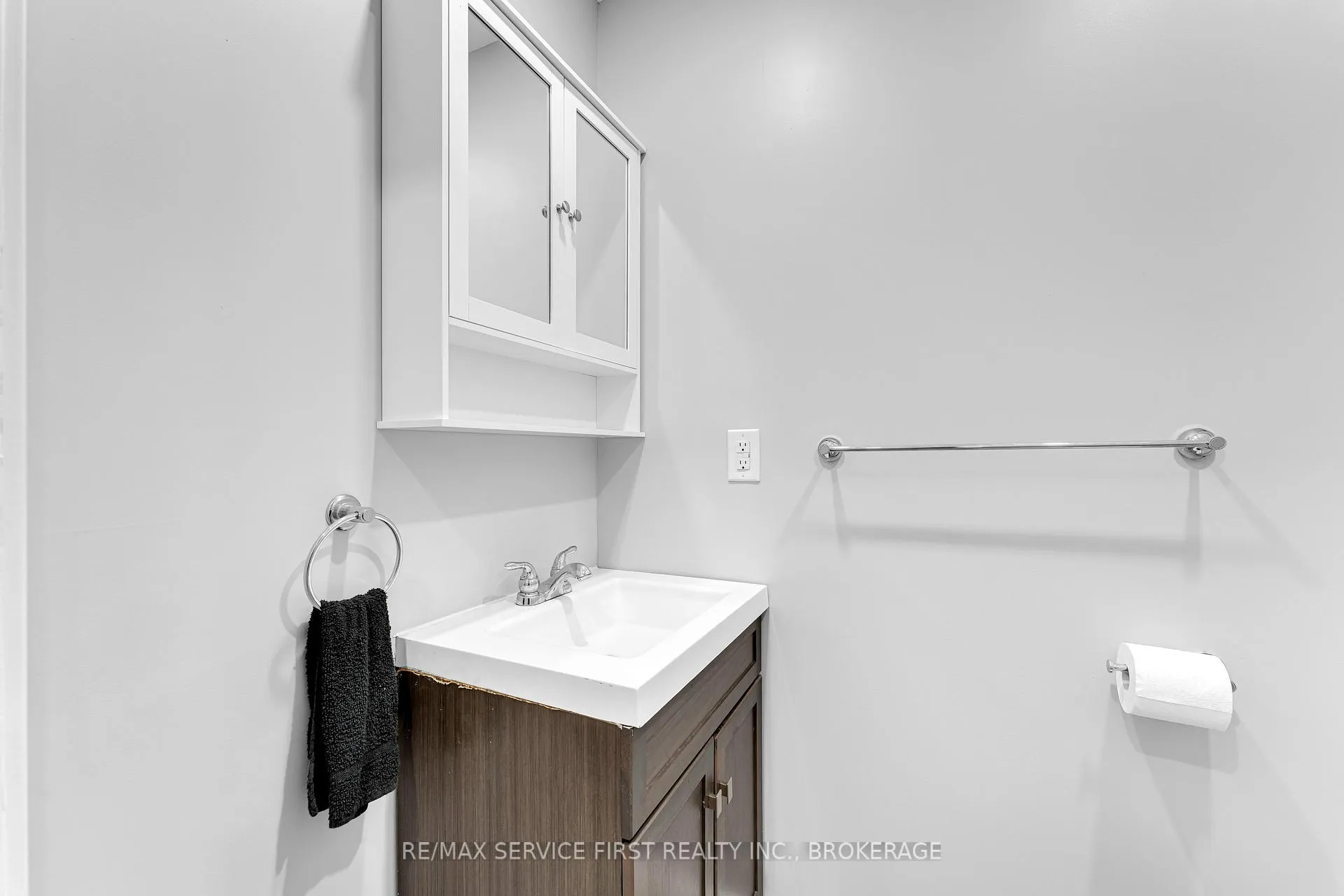 Photo 7 of Unit 46, 31 Coventry Crescent, Kingston, West of Sir John A. Blvd — HOMEH