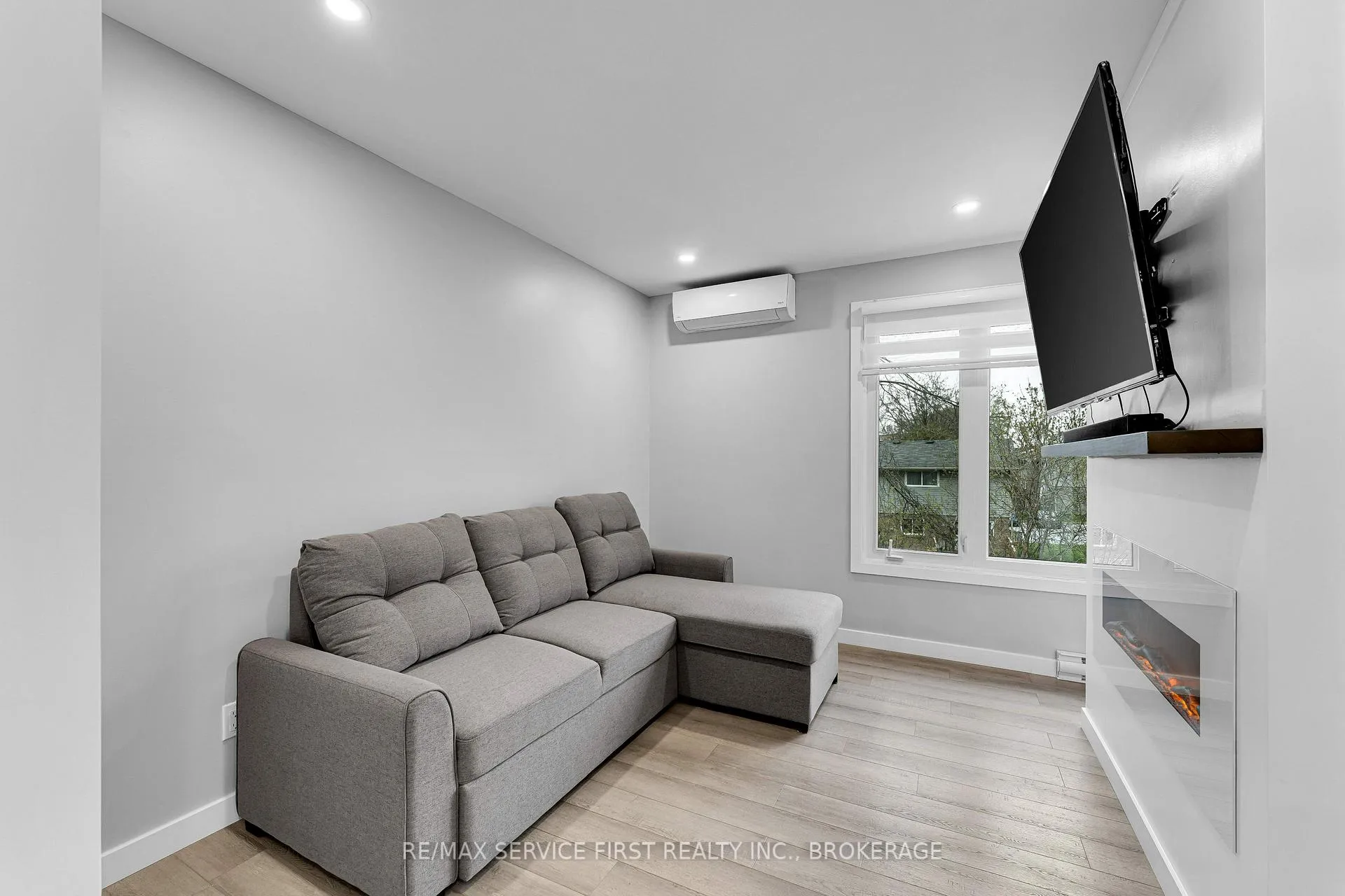 Photo 12 of Unit 46, 31 Coventry Crescent, Kingston, West of Sir John A. Blvd — HOMEH