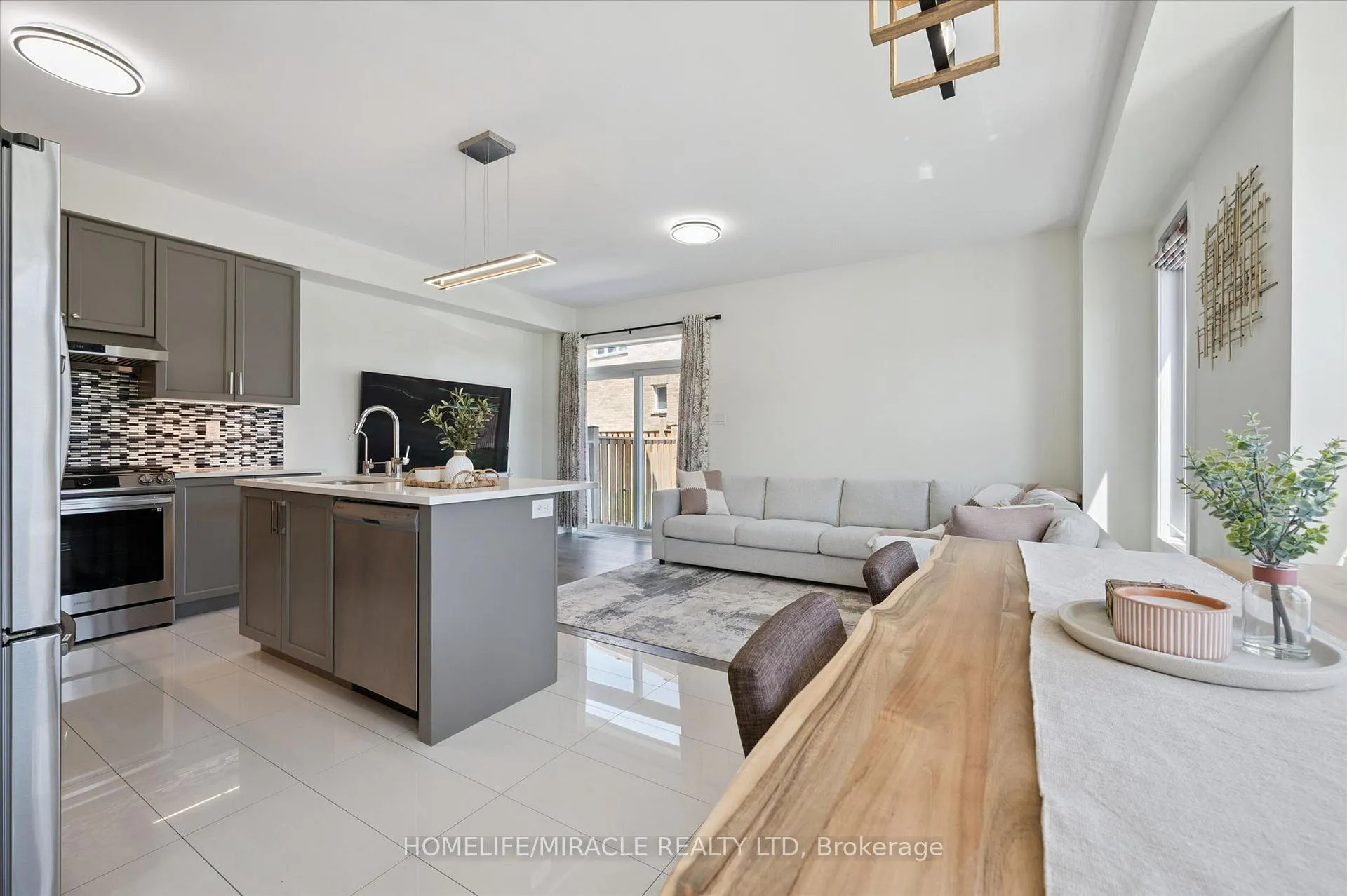 Photo 11 of 100 Tilbury Street, Woolwich, Breslau — HOMEH