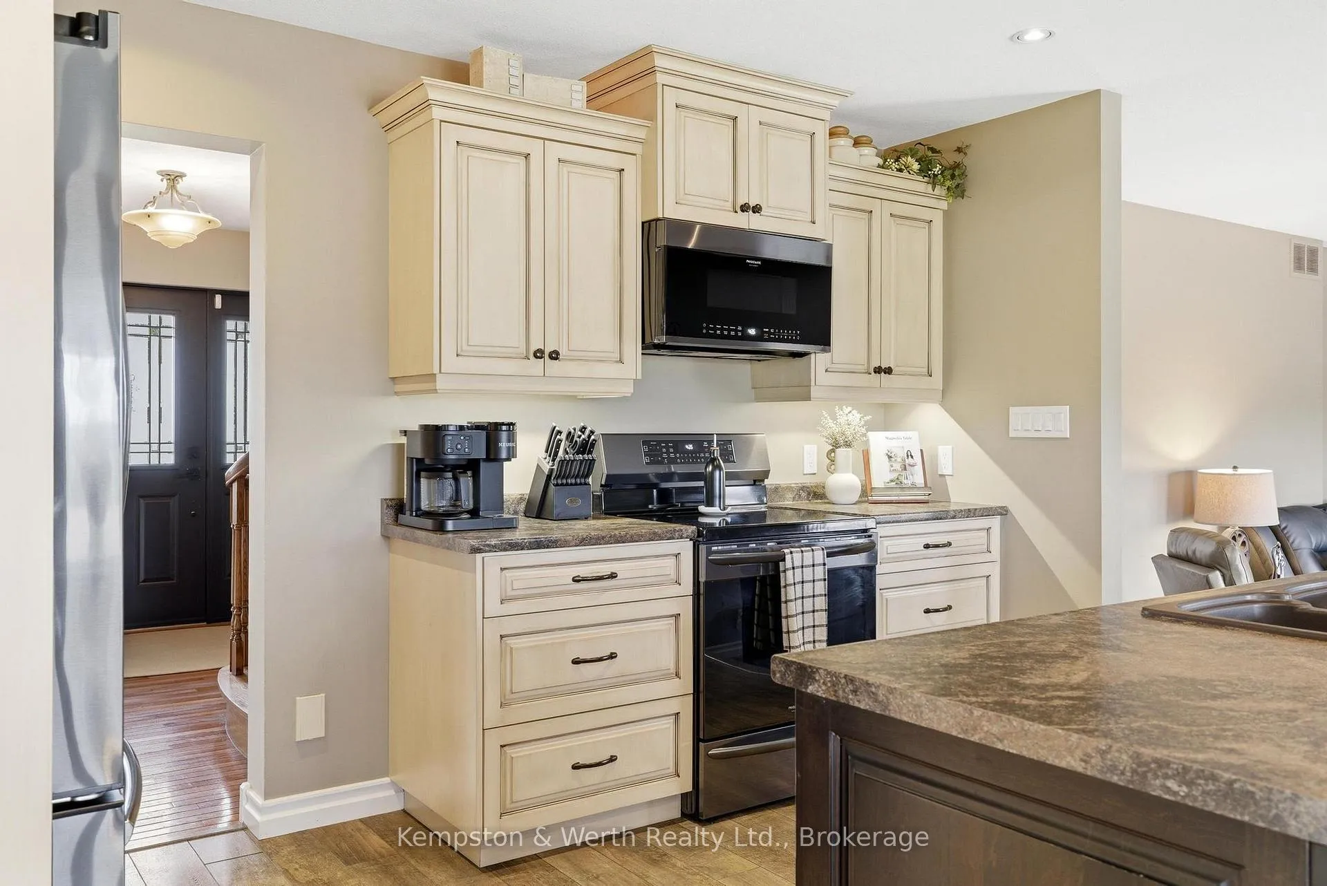 Photo 6 of 890 Perkin Crescent, North Perth, Listowel — HOMEH