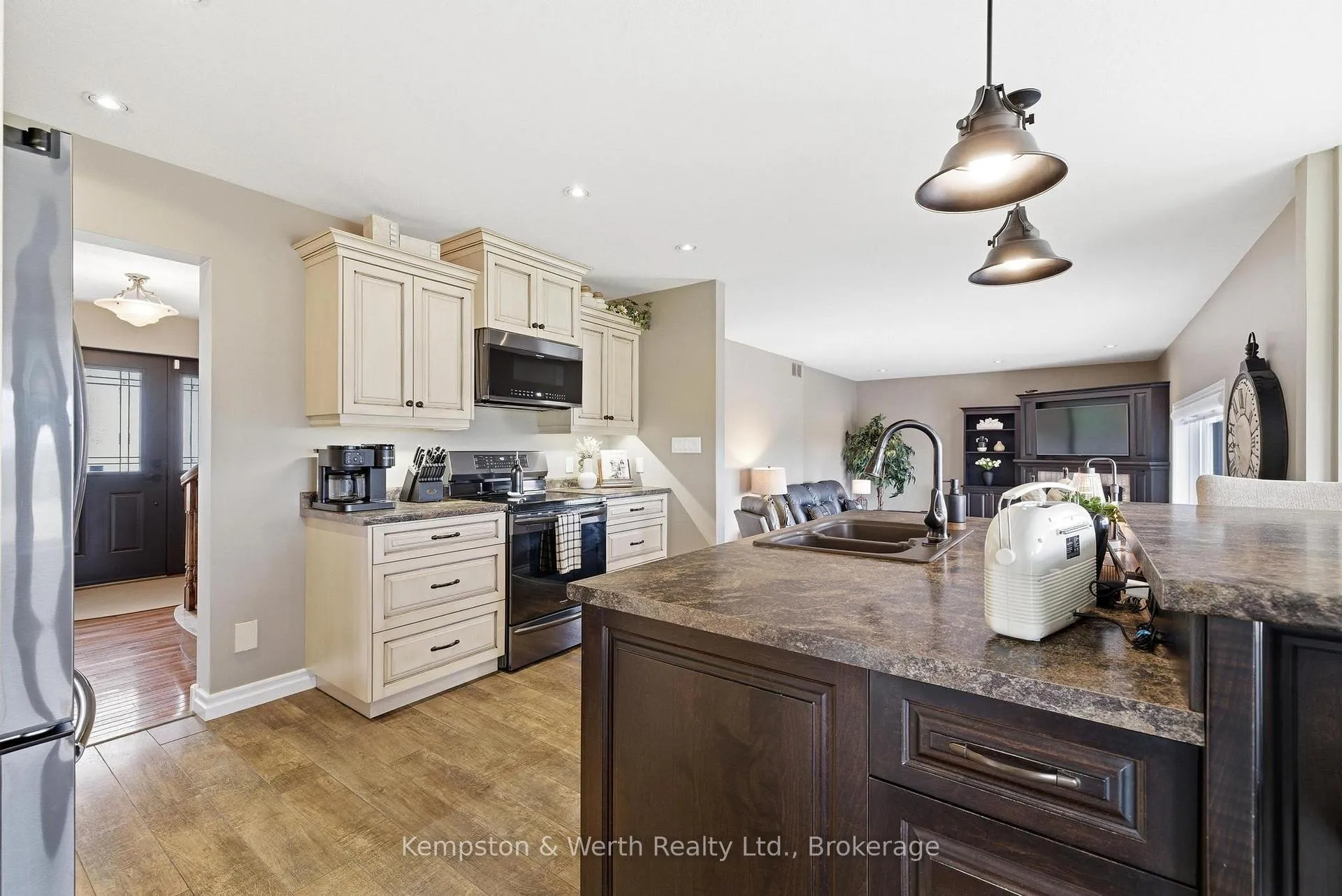 Photo 7 of 890 Perkin Crescent, North Perth, Listowel — HOMEH