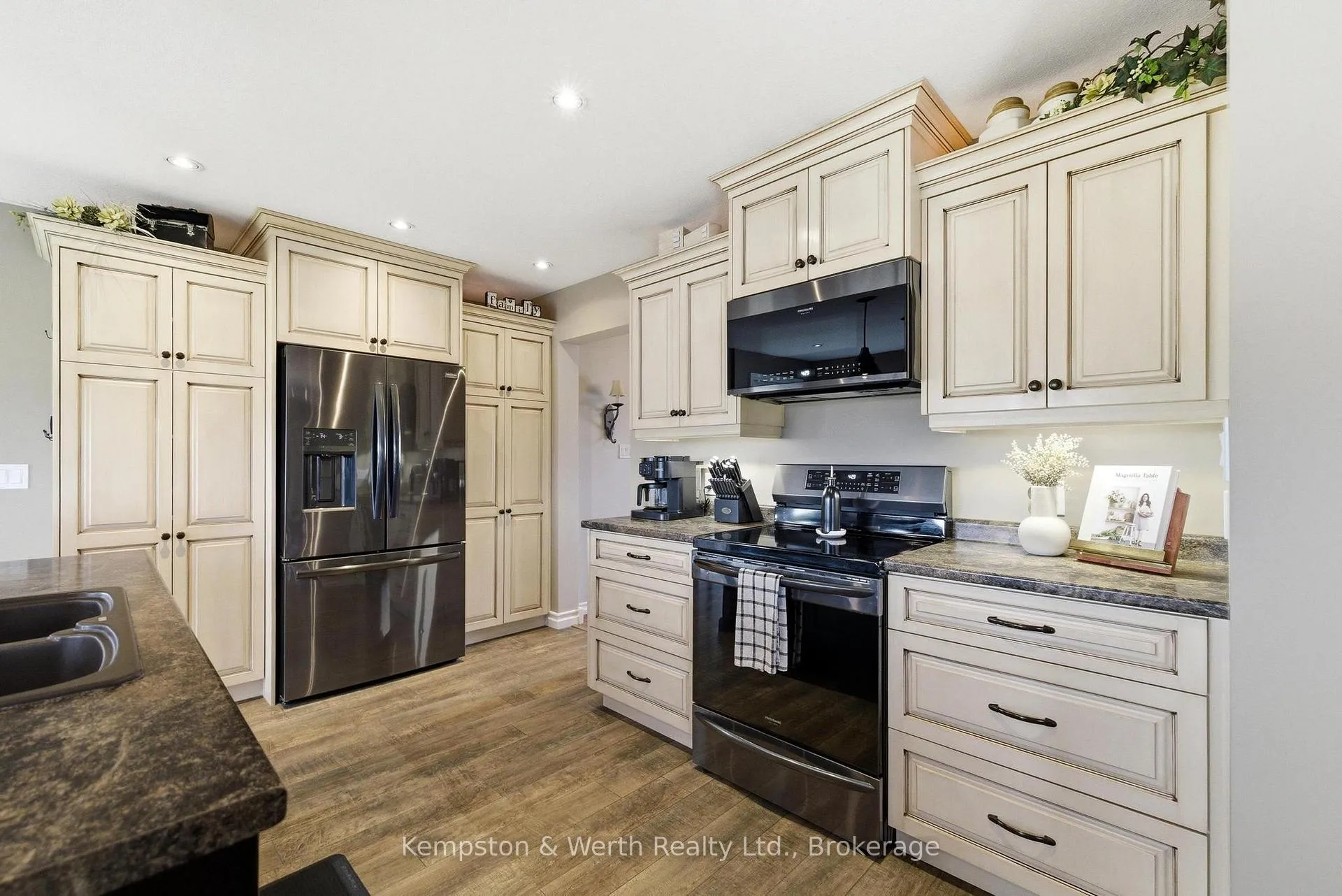 Photo 8 of 890 Perkin Crescent, North Perth, Listowel — HOMEH