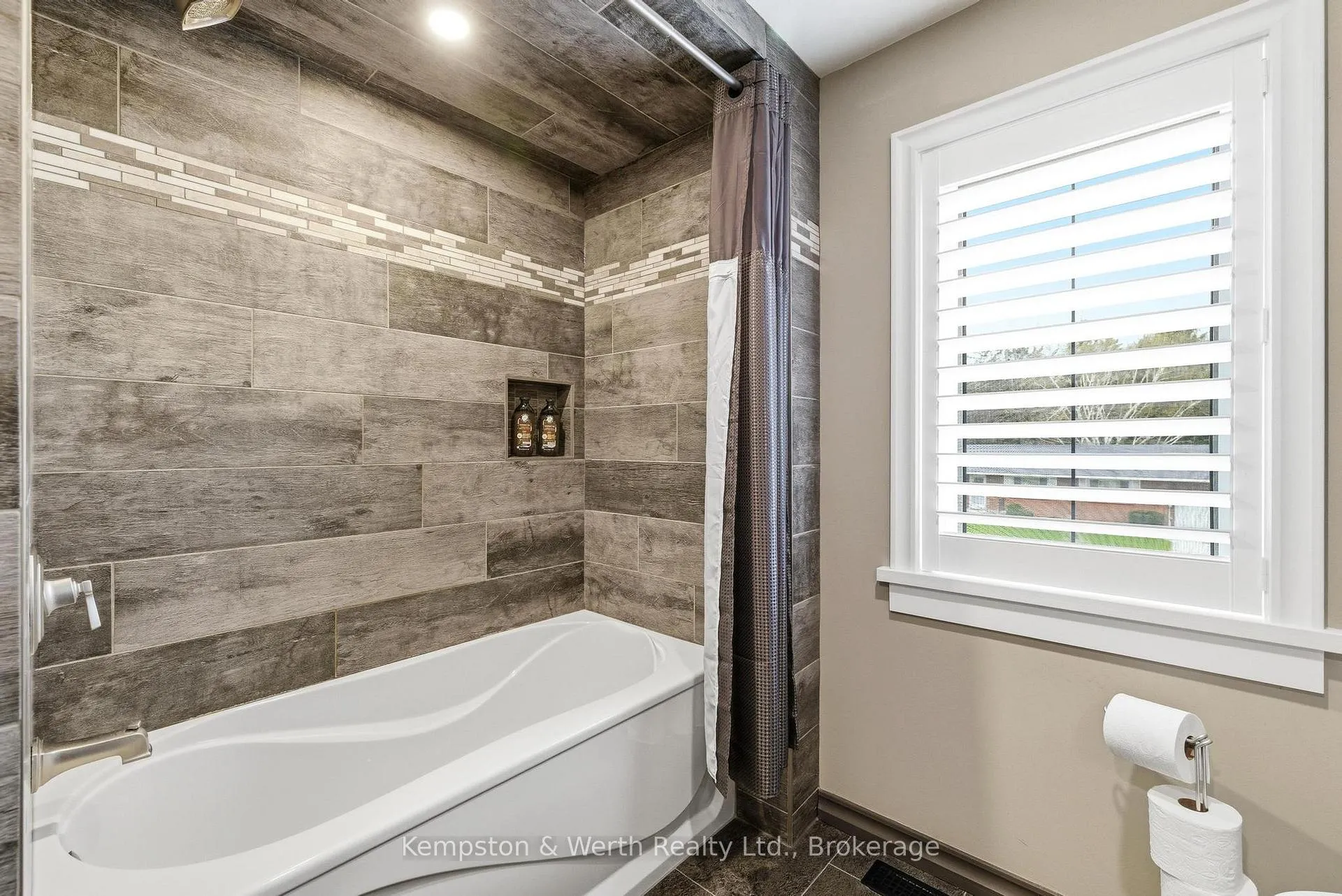 Photo 29 of 890 Perkin Crescent, North Perth, Listowel — HOMEH
