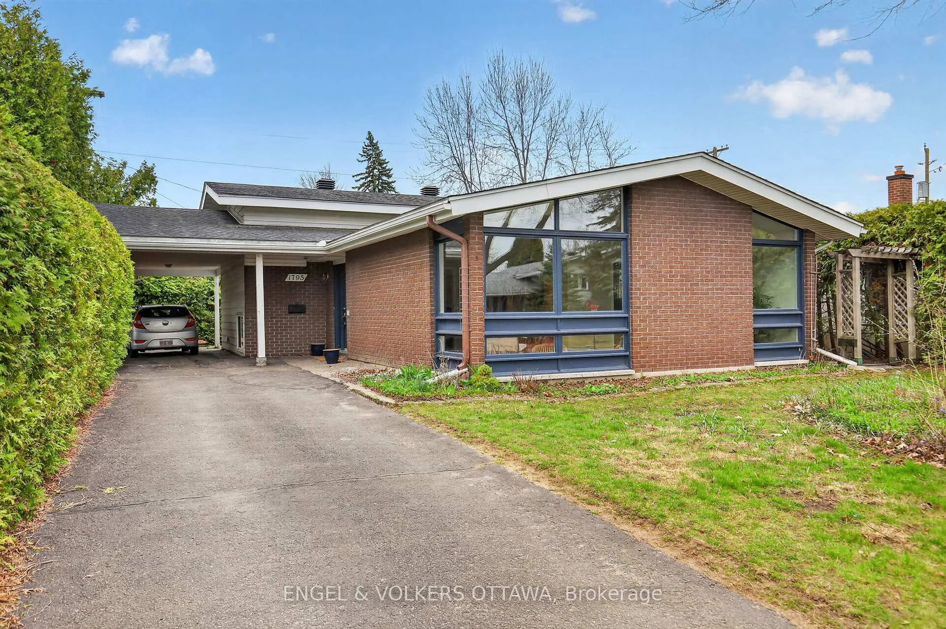 Photo 1 of 1795 Devlin Crescent, Ottawa, Playfair Park — HOMEH