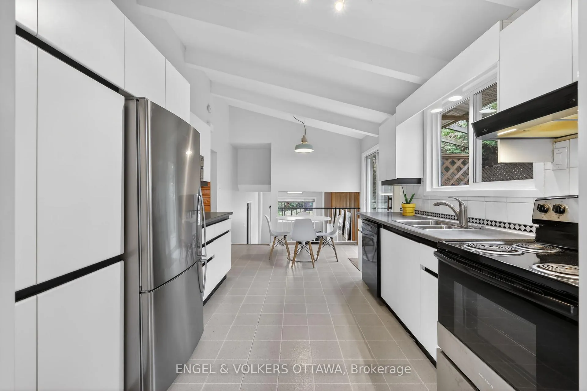 Photo 12 of 1795 Devlin Crescent, Ottawa, Playfair Park — HOMEH