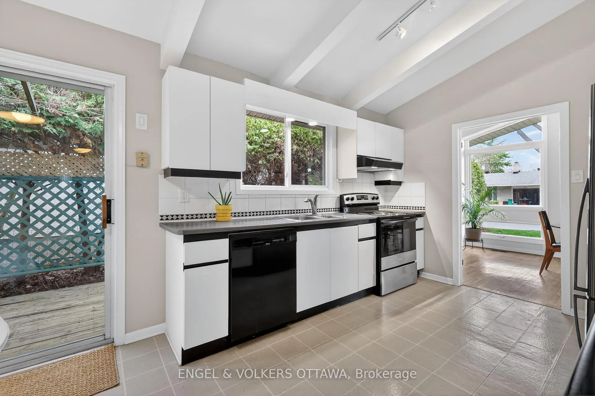 Photo 14 of 1795 Devlin Crescent, Ottawa, Playfair Park — HOMEH