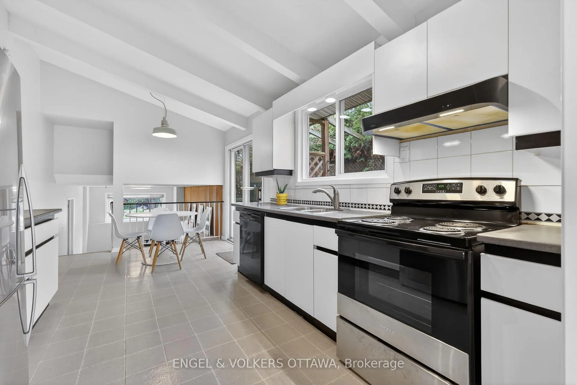 Photo 16 of 1795 Devlin Crescent, Ottawa, Playfair Park — HOMEH