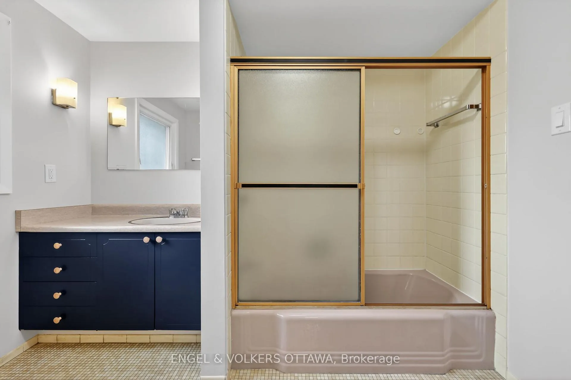 Photo 21 of 1795 Devlin Crescent, Ottawa, Playfair Park — HOMEH
