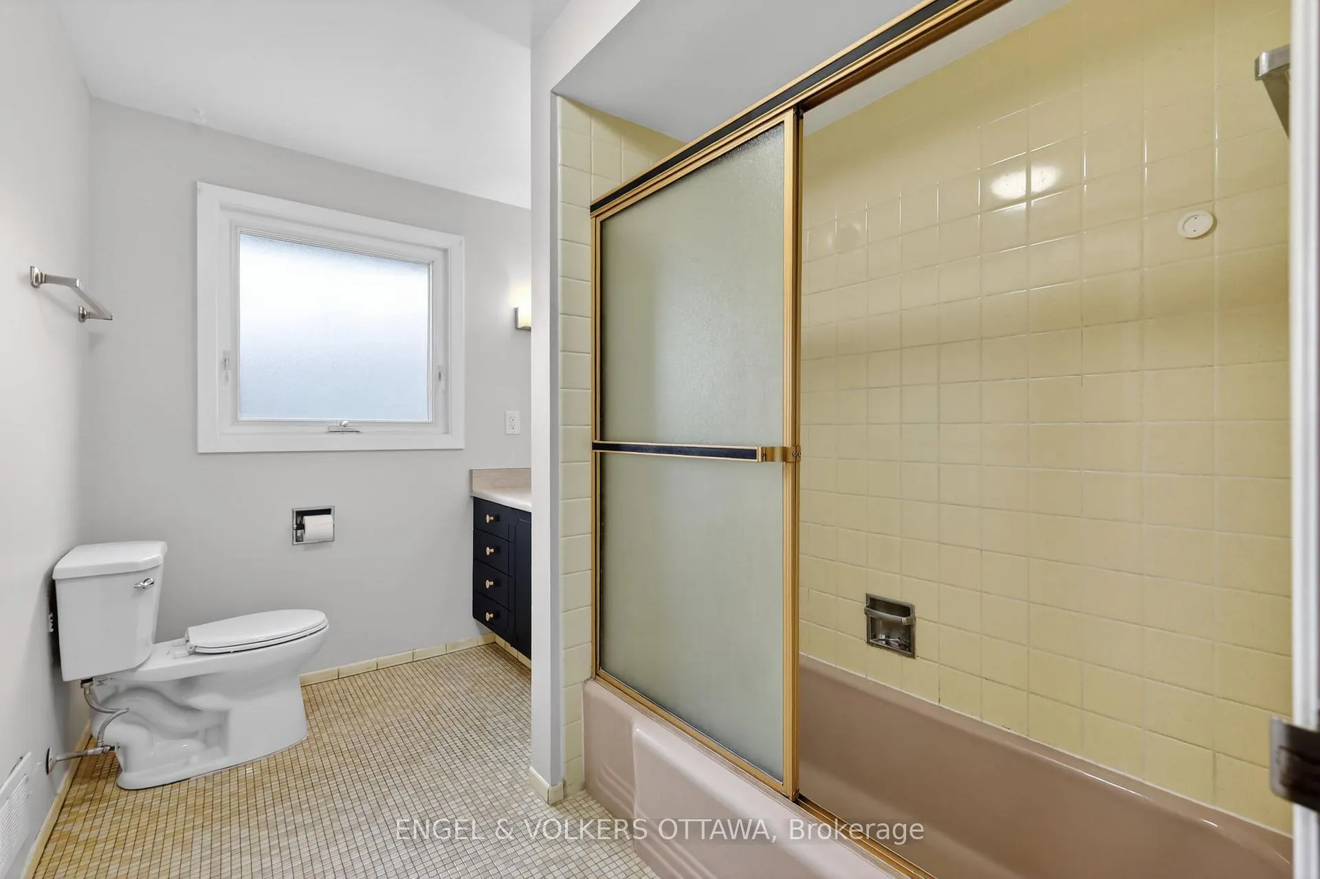 Photo 22 of 1795 Devlin Crescent, Ottawa, Playfair Park — HOMEH