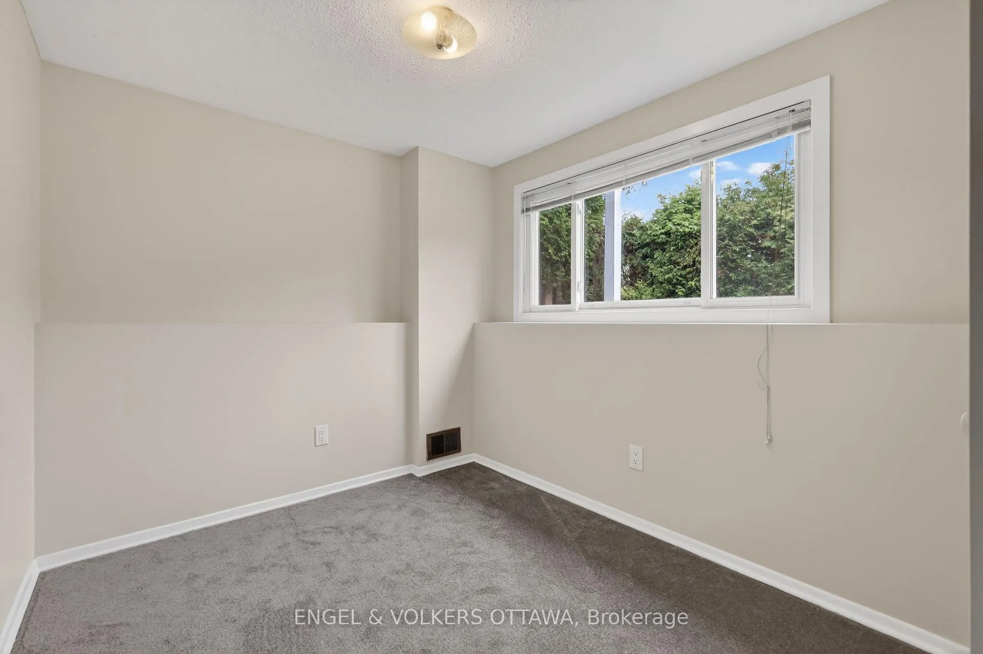 Photo 32 of 1795 Devlin Crescent, Ottawa, Playfair Park — HOMEH