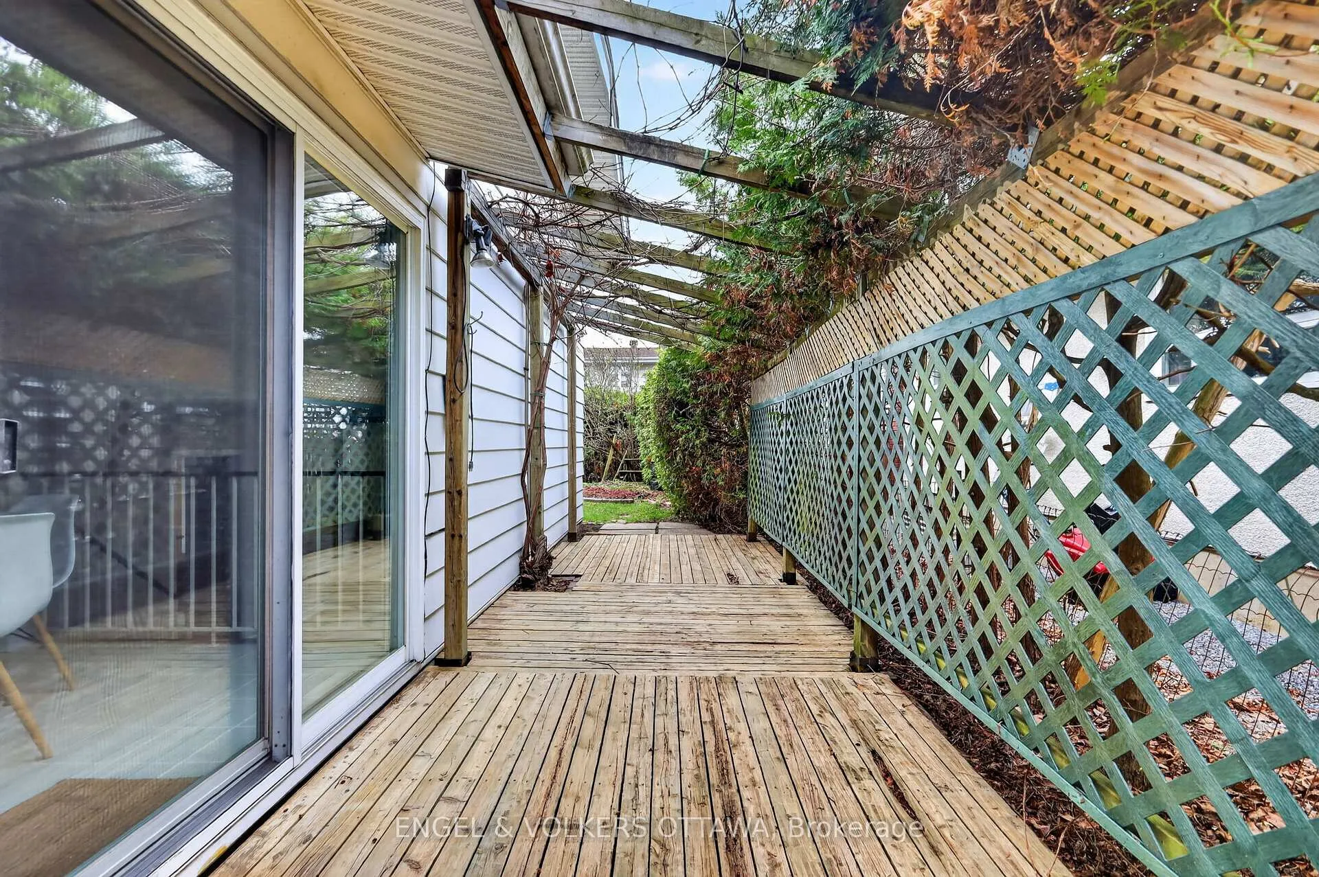 Photo 34 of 1795 Devlin Crescent, Ottawa, Playfair Park — HOMEH