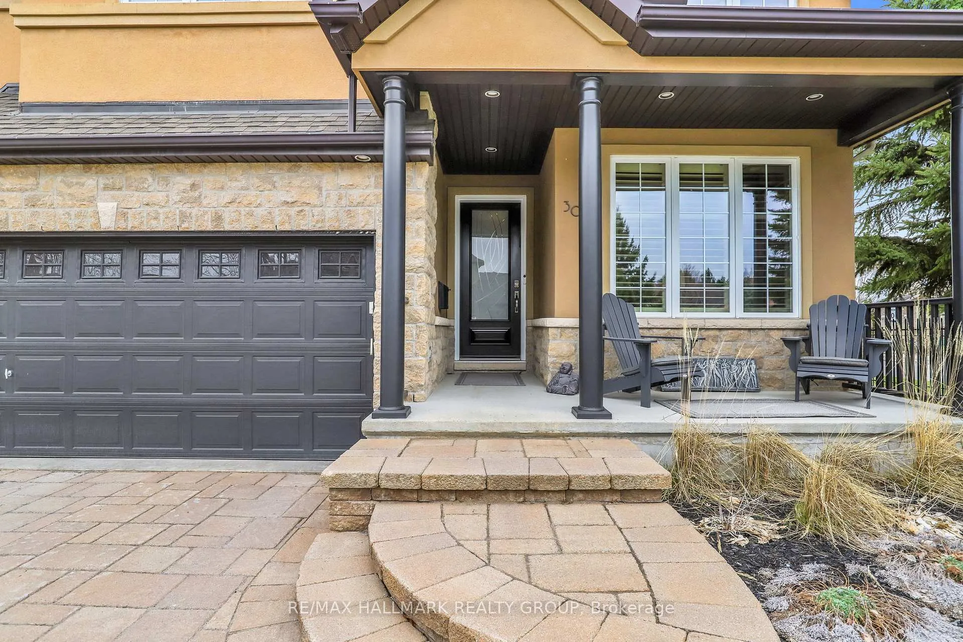 Photo 2 of 300 Amita Crescent, Ottawa, Mooneys Bay — HOMEH