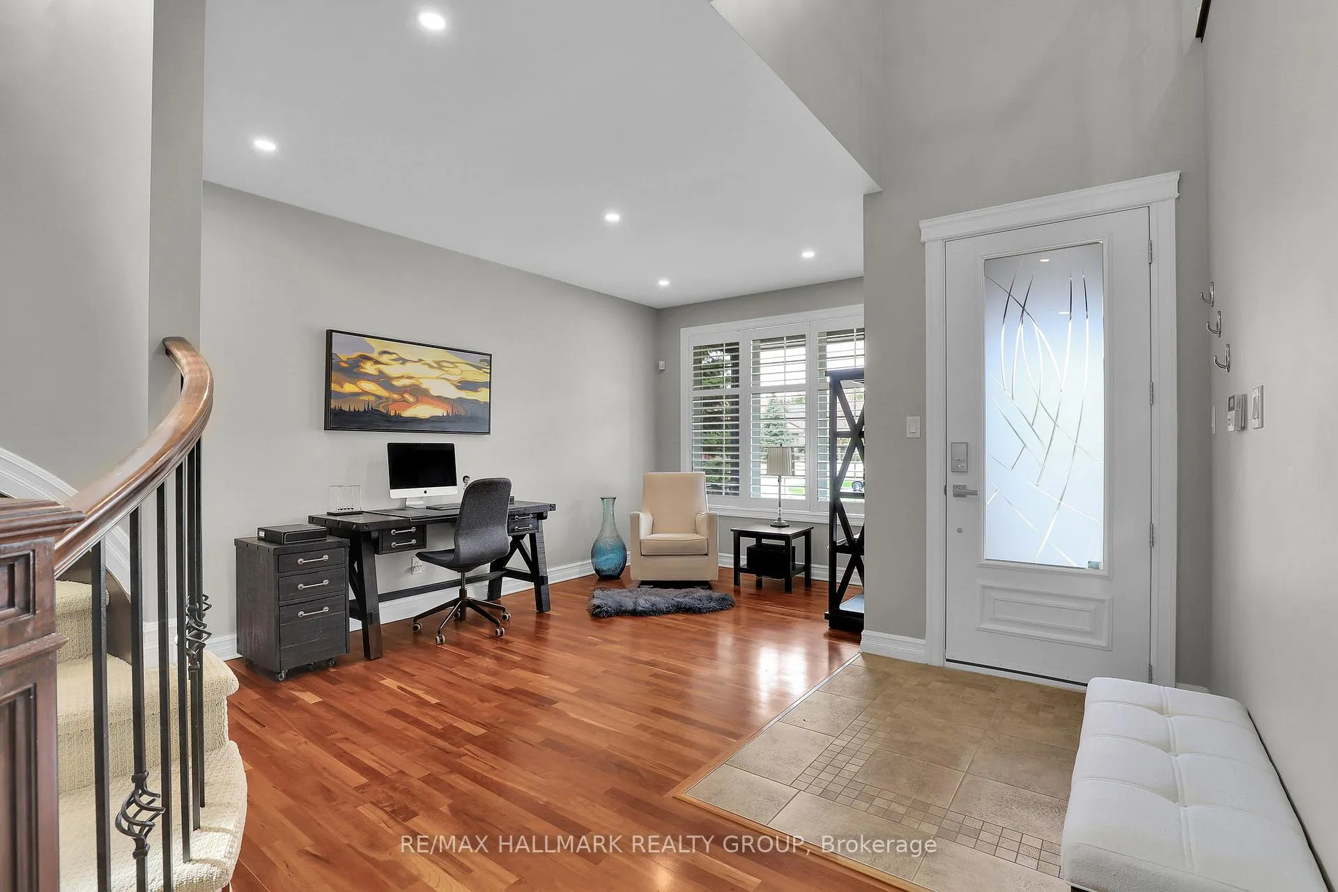 Photo 3 of 300 Amita Crescent, Ottawa, Mooneys Bay — HOMEH
