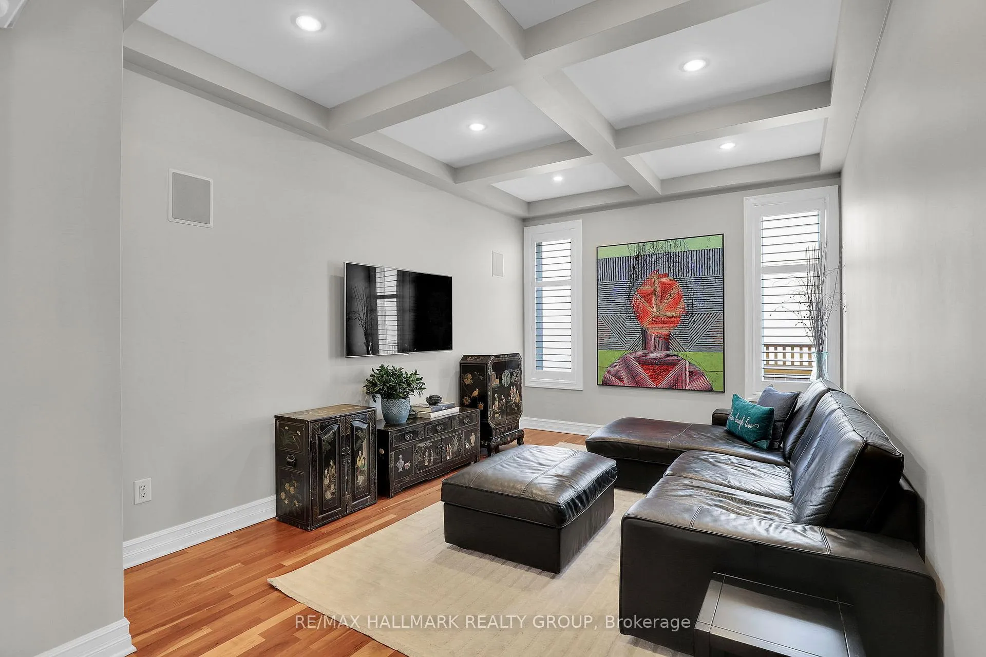 Photo 4 of 300 Amita Crescent, Ottawa, Mooneys Bay — HOMEH