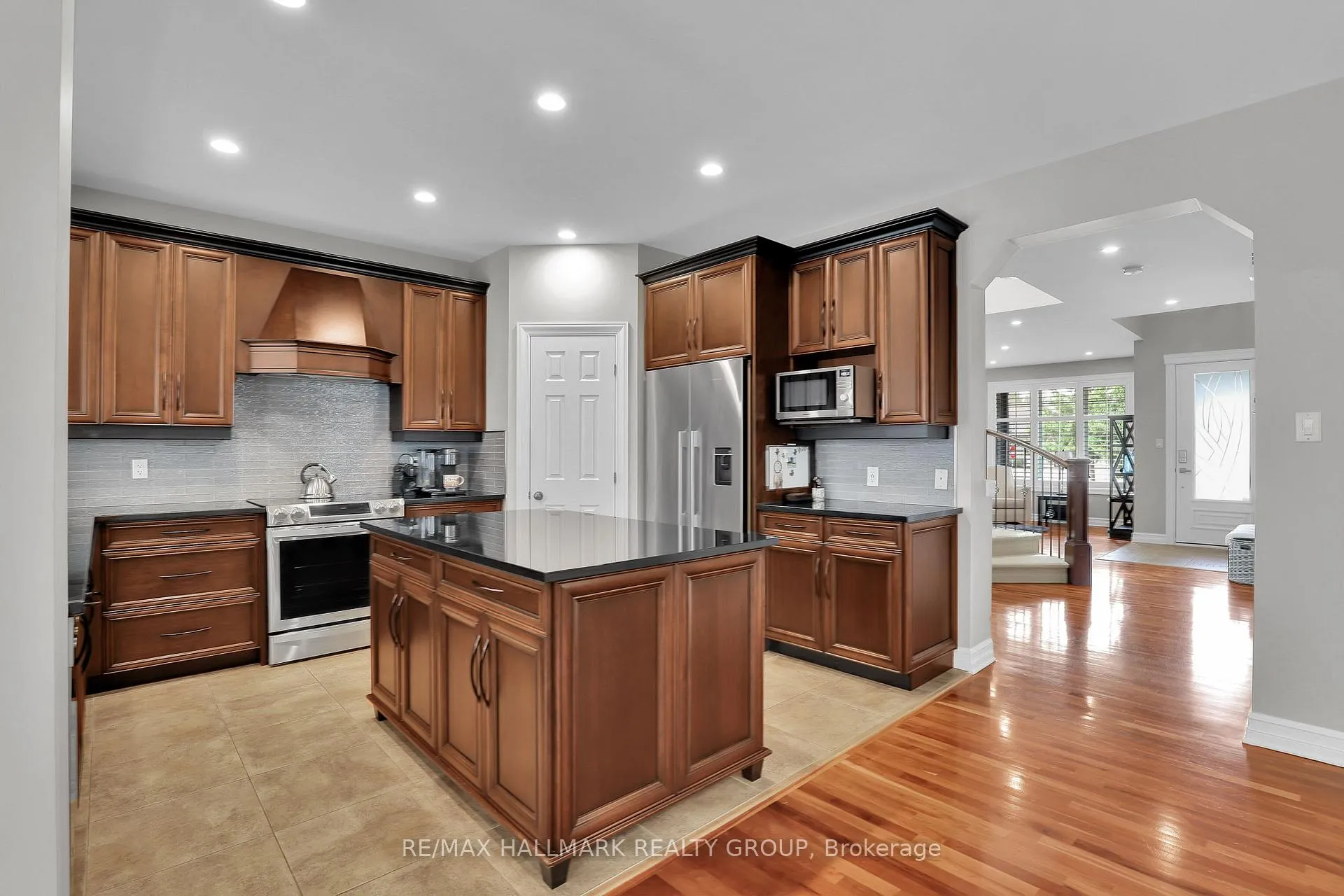 Photo 6 of 300 Amita Crescent, Ottawa, Mooneys Bay — HOMEH