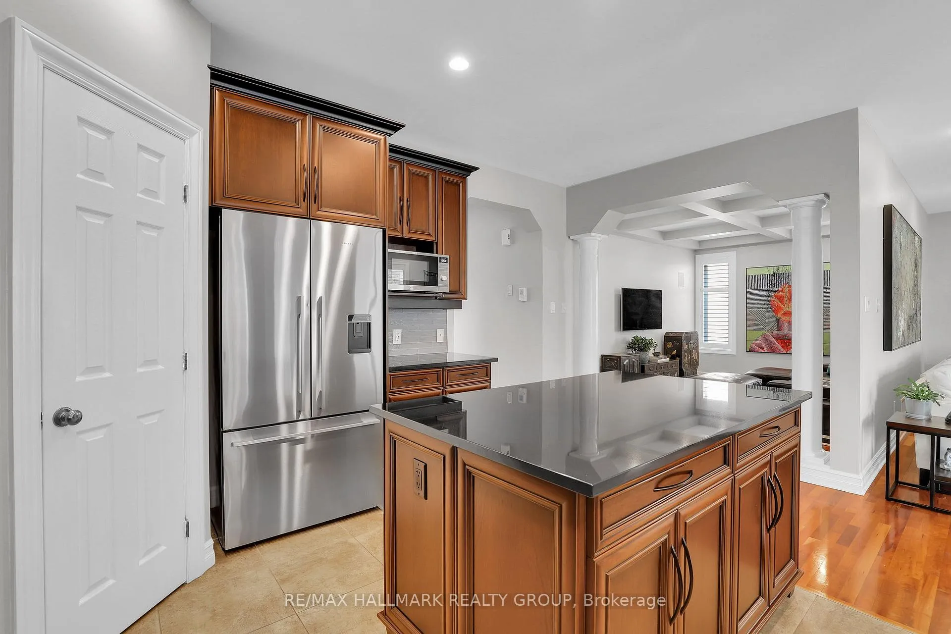 Photo 8 of 300 Amita Crescent, Ottawa, Mooneys Bay — HOMEH