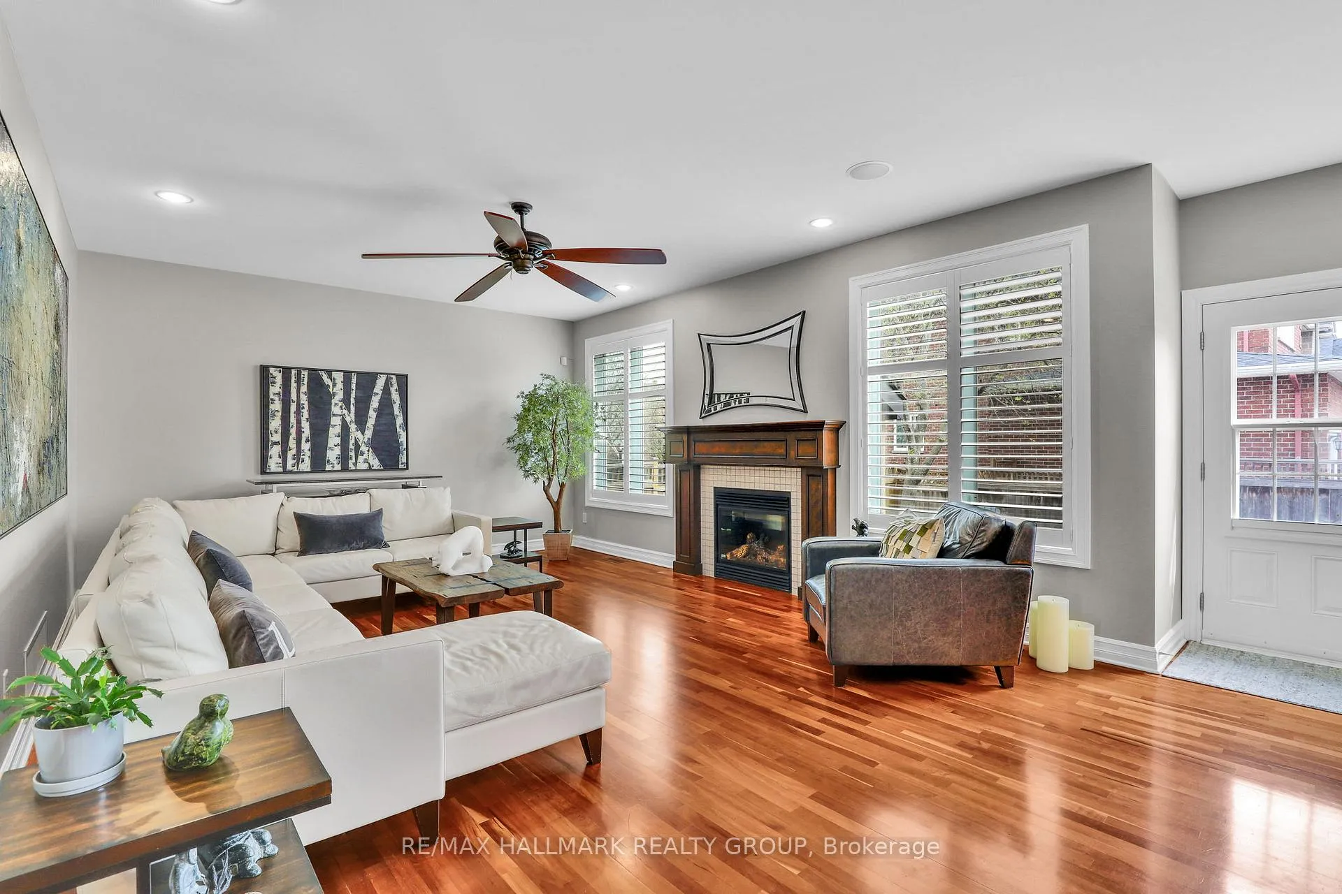 Photo 9 of 300 Amita Crescent, Ottawa, Mooneys Bay — HOMEH
