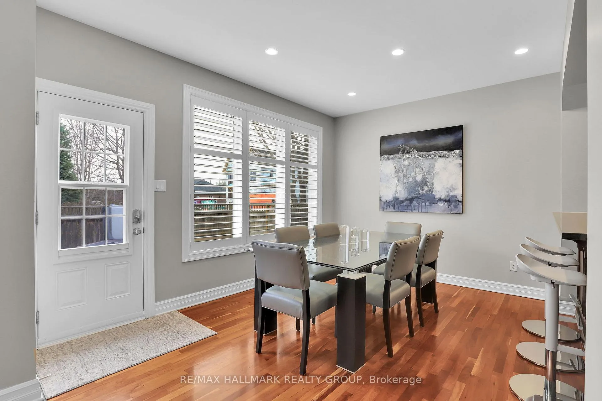 Photo 10 of 300 Amita Crescent, Ottawa, Mooneys Bay — HOMEH