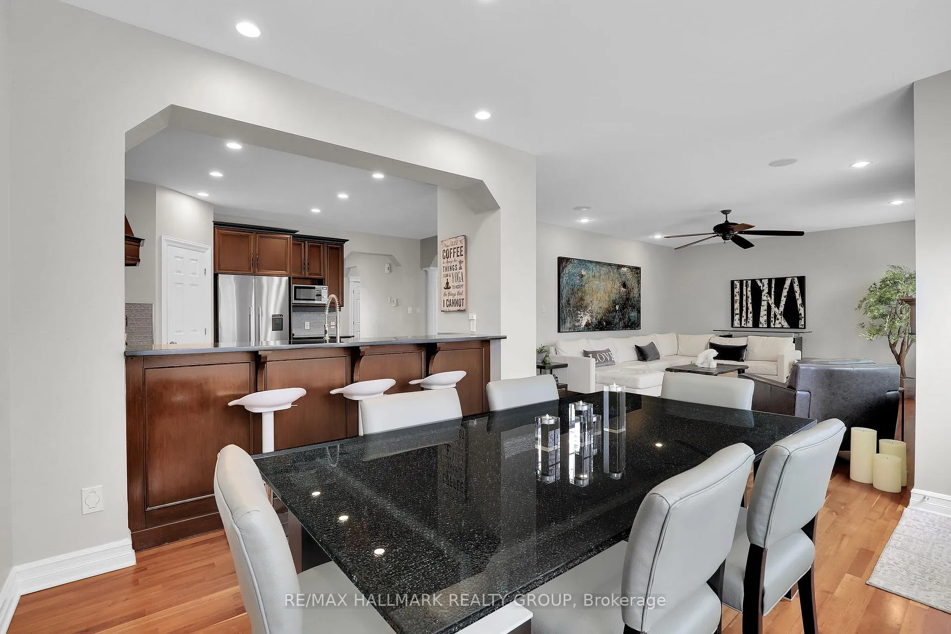 Photo 11 of 300 Amita Crescent, Ottawa, Mooneys Bay — HOMEH