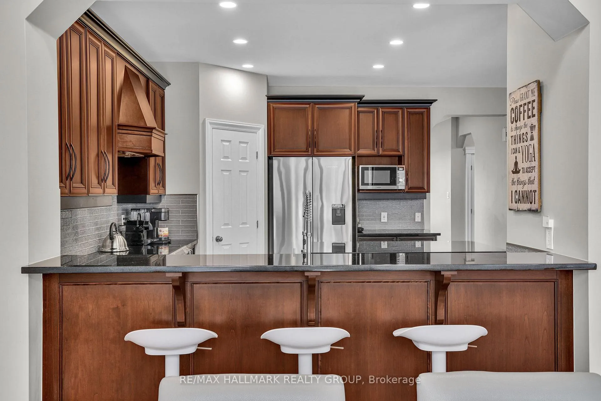 Photo 12 of 300 Amita Crescent, Ottawa, Mooneys Bay — HOMEH