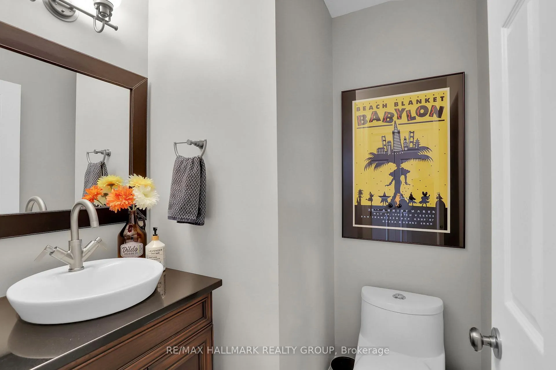 Photo 13 of 300 Amita Crescent, Ottawa, Mooneys Bay — HOMEH