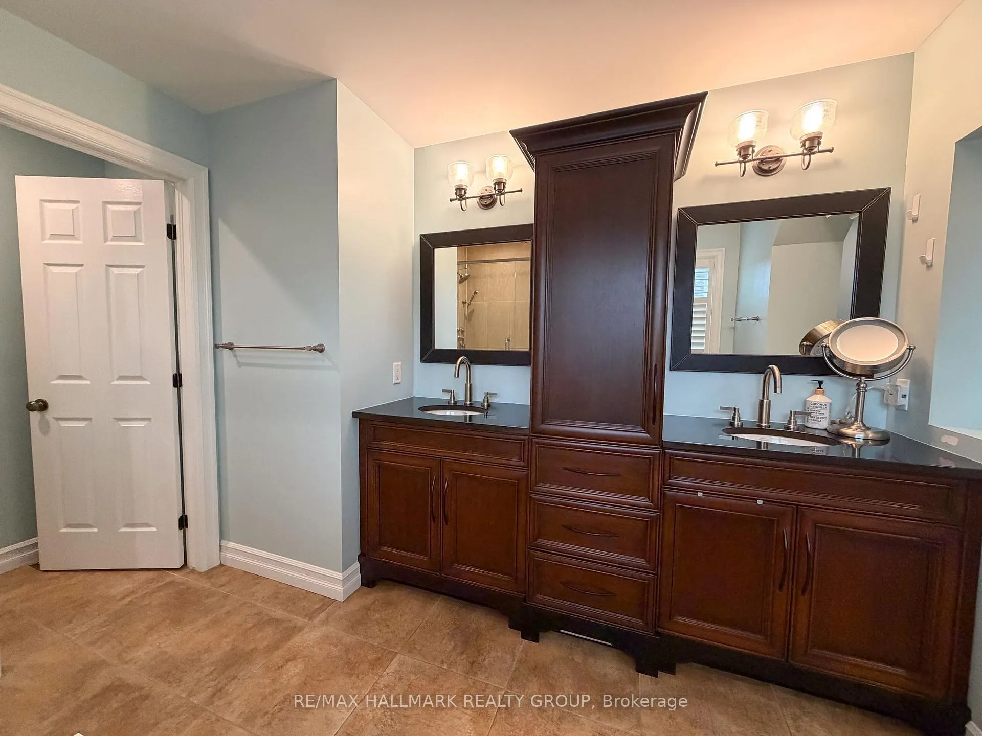 Photo 18 of 300 Amita Crescent, Ottawa, Mooneys Bay — HOMEH