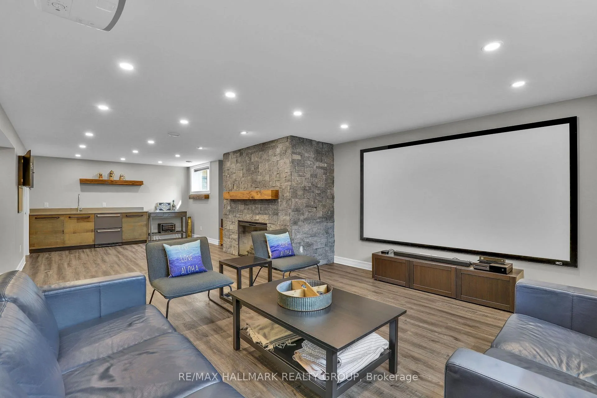 Photo 27 of 300 Amita Crescent, Ottawa, Mooneys Bay — HOMEH