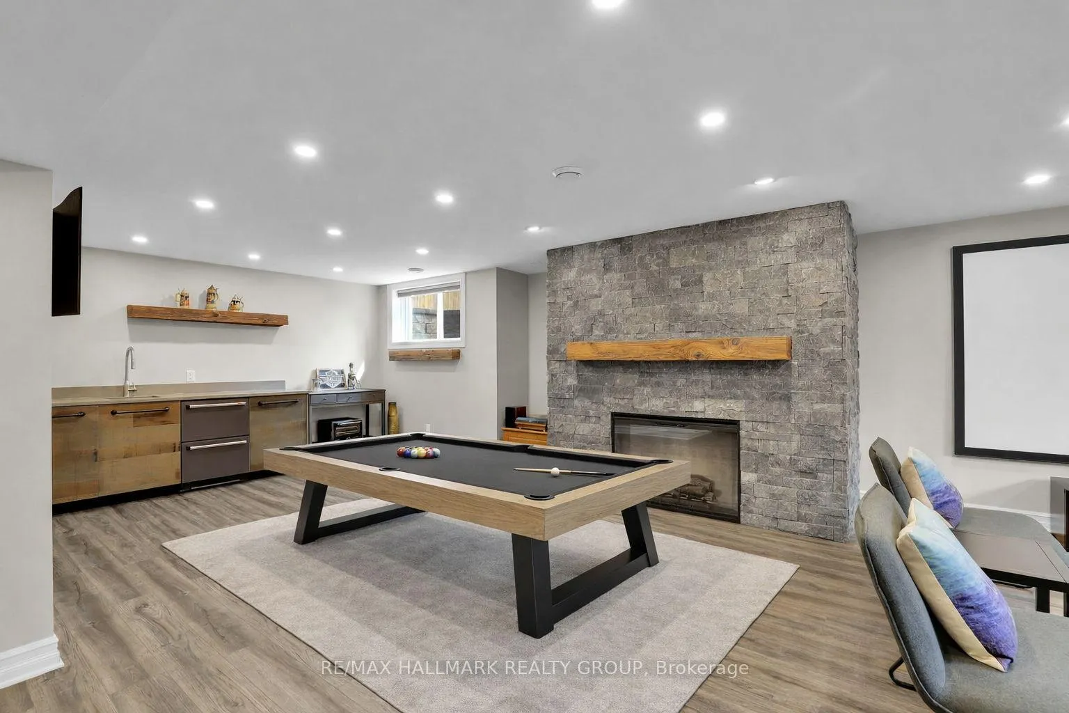 Photo 28 of 300 Amita Crescent, Ottawa, Mooneys Bay — HOMEH
